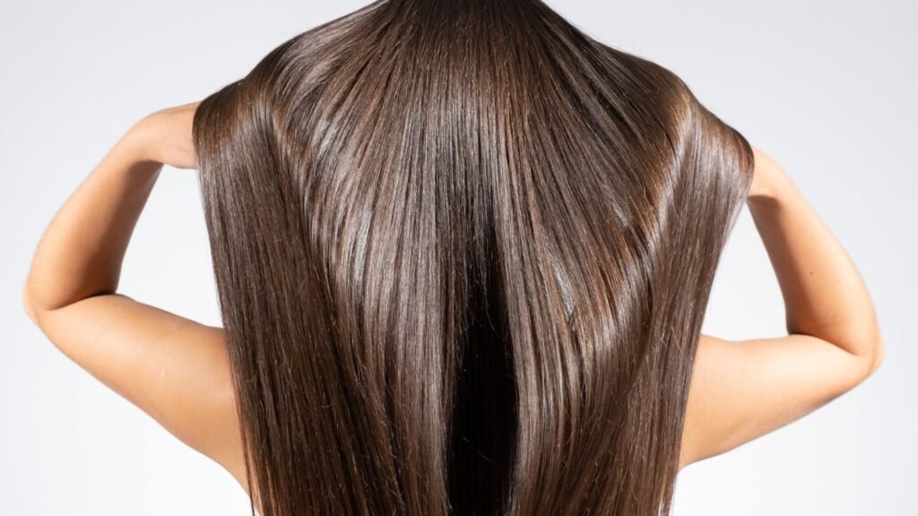 Stimuler la croissance des cheveux avec l'huile de ricin